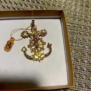 Gold pendant